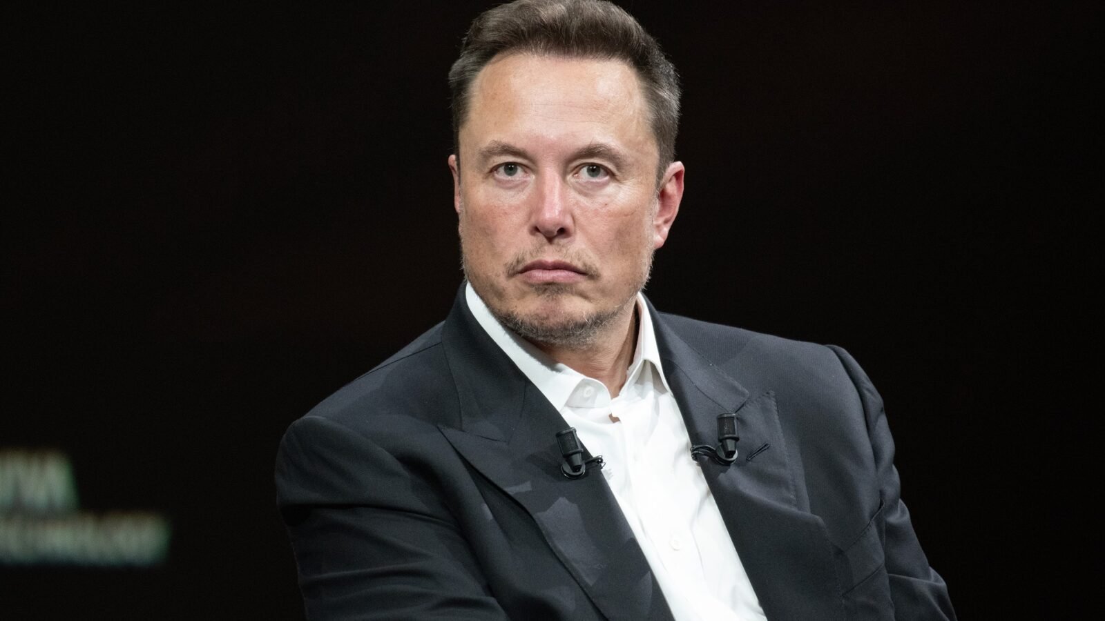 Tesla offre 1 000 milliards $ sur 10 ans à Elon Musk : explications complètes