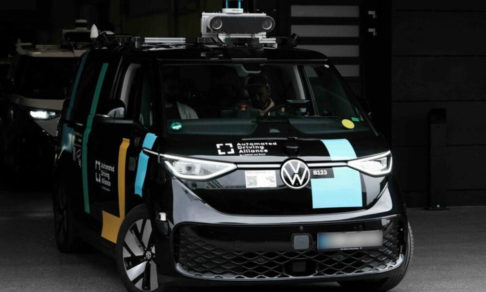 Volkswagen et Bosch s'allient pour démocratiser la conduite autonome en 2026