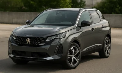 peugeot 3008 diesel de couleur gris garé sur un parking à Paris