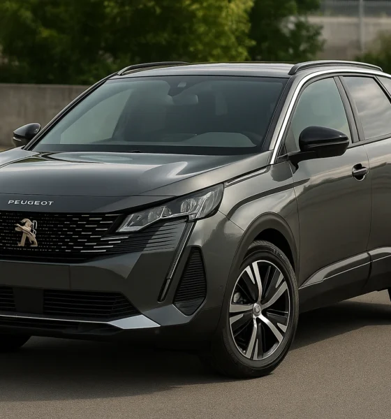peugeot 3008 diesel de couleur gris garé sur un parking à Paris