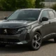 peugeot 3008 diesel de couleur gris garé sur un parking à Paris