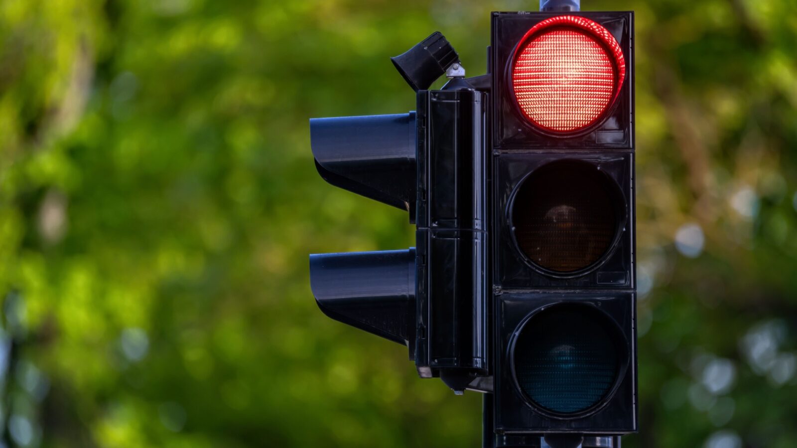 « 11 minutes avant le vert » : un feu rouge qui rend les conducteurs fous