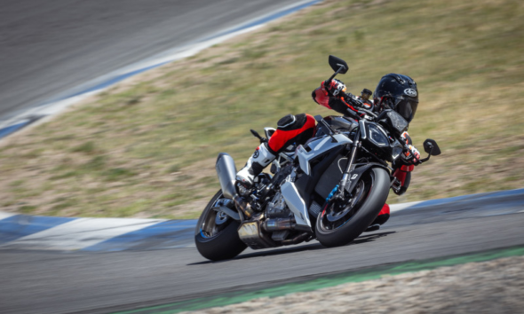 BATTLAX RS12 de Bridgestone: Performance route et circuit