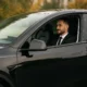 Combien gagne un chauffeur VTC par jour en 2025 ? un chauffeur VTC dans une Tesla Model Y