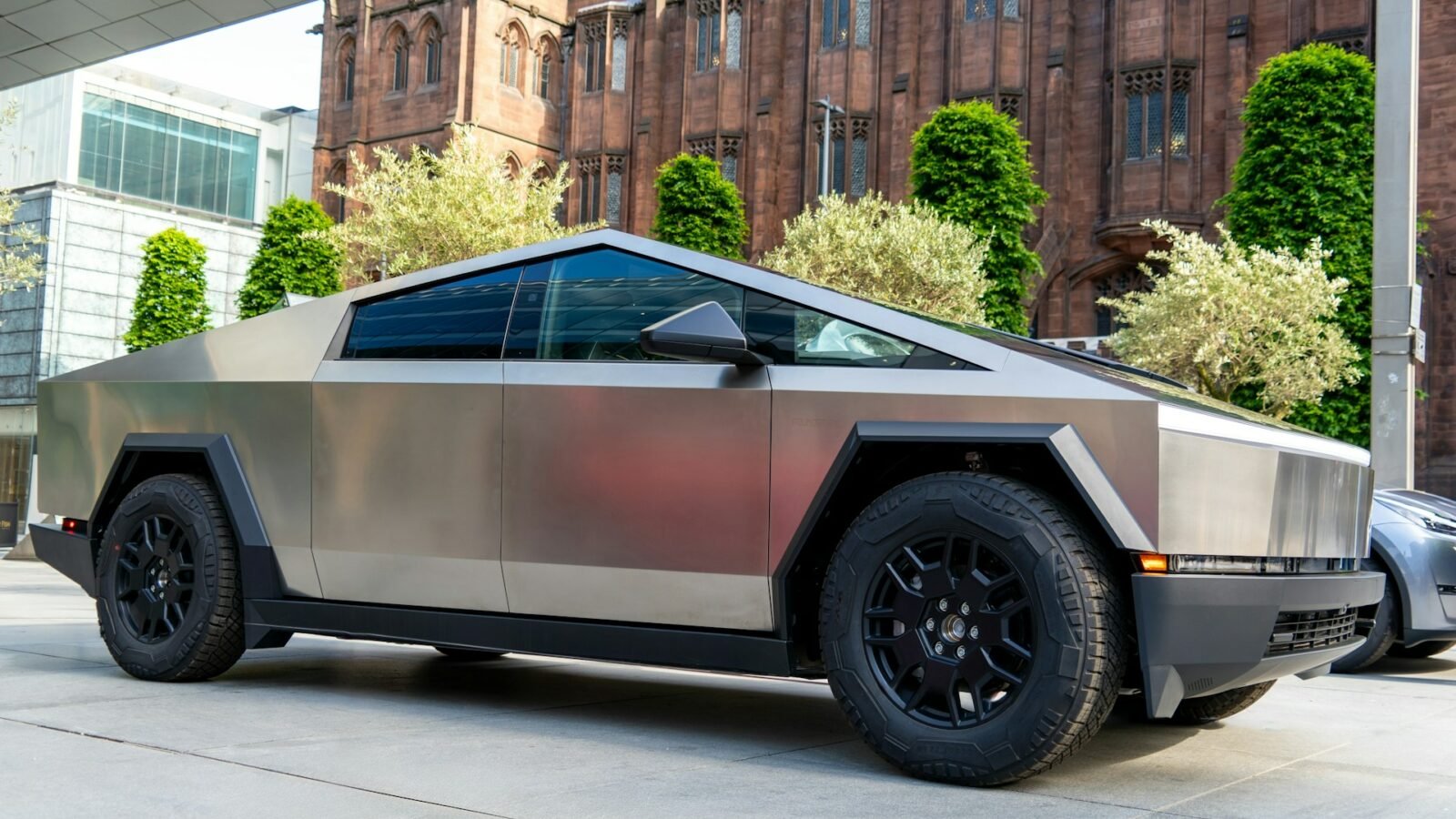 Cybertruck de Tesla : le camion futuriste délaissé par les acheteurs potentiels Cybertruck de Tesla : le camion futuriste délaissé par les acheteurs potentiels