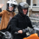 Emma Watson fait sensation en moto à la Fashion Week de Paris