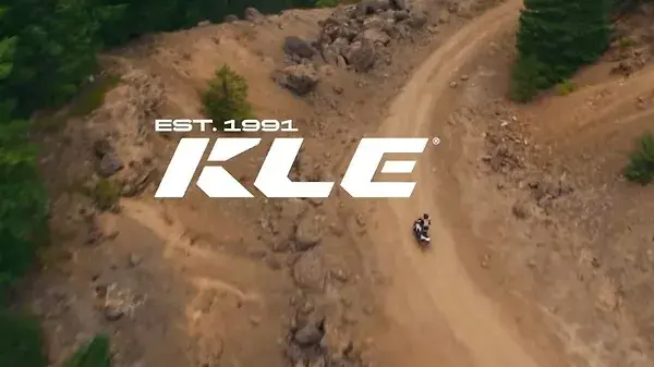 Kawasaki dévoile sa nouvelle moto d'aventure KLE : premières images