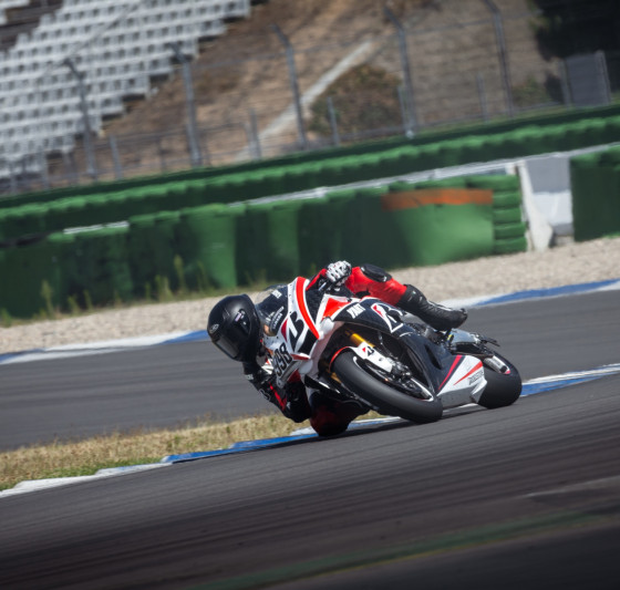 Le Bridgestone RACING BATTLAX V03 dévoilé par la marque japonaise