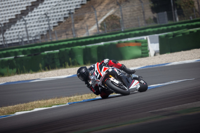 Le Bridgestone RACING BATTLAX V03 dévoilé par la marque japonaise Le Bridgestone RACING BATTLAX V03 dévoilé par la marque japonaise