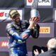 Manzi et Öncü partagent le podium alors que la lutte pour le titre continue