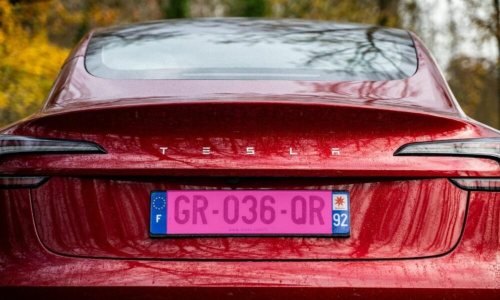 Millions de conducteurs bientôt obligés de rouler avec une plaque rose
