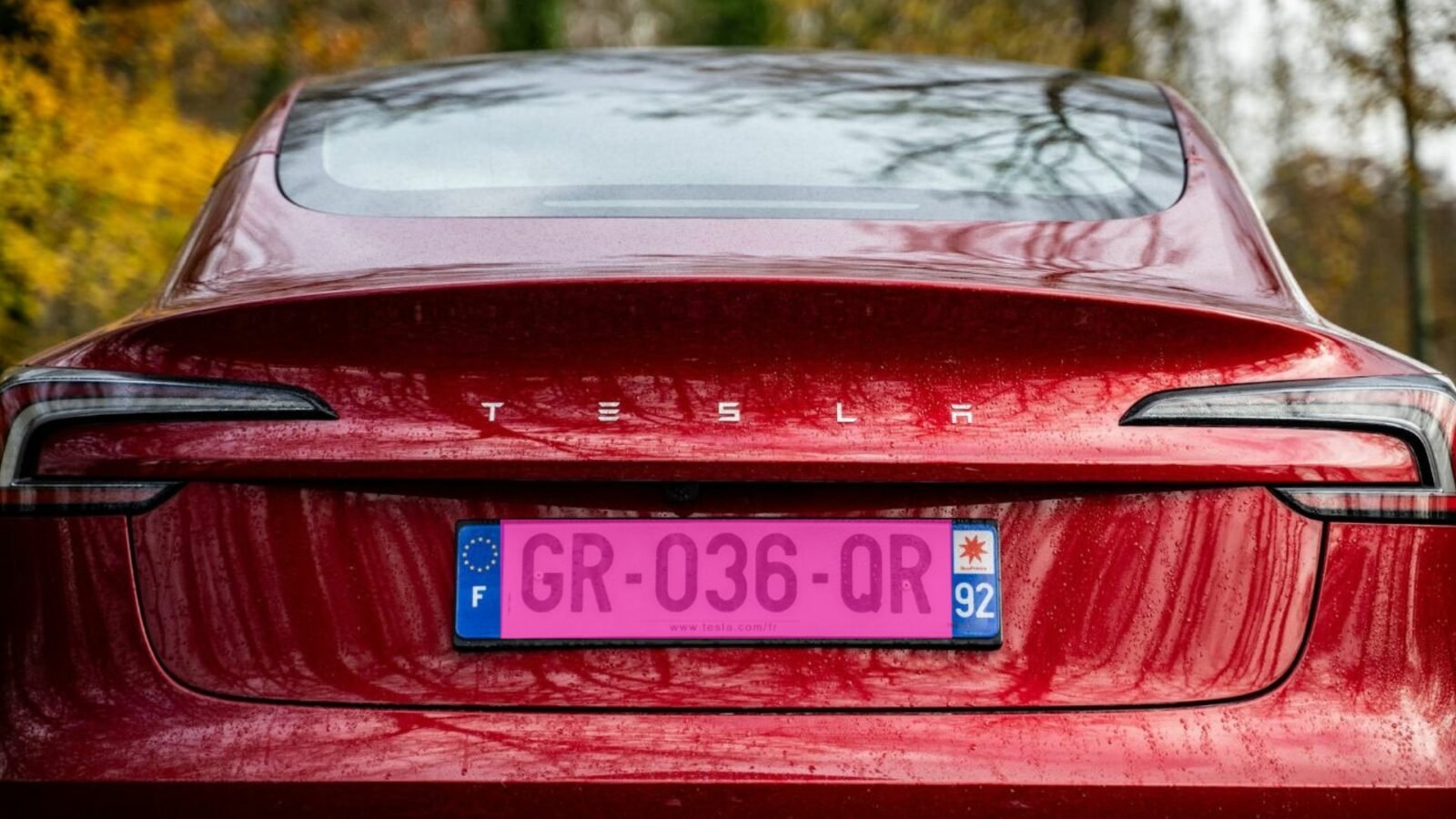 Millions de conducteurs bientôt obligés de rouler avec une plaque rose Millions de conducteurs bientôt obligés de rouler avec une plaque rose