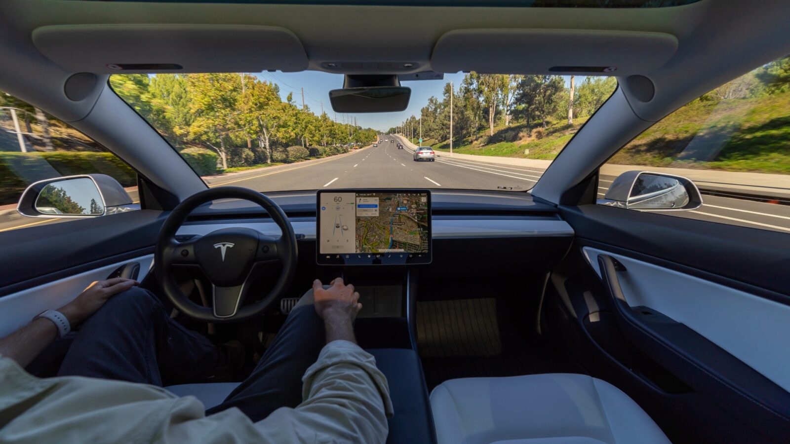Mode "Mad Max" : la mise à jour Tesla inclut une idée totalement stupide Mode "Mad Max" : la mise à jour Tesla inclut une idée totalement stupide