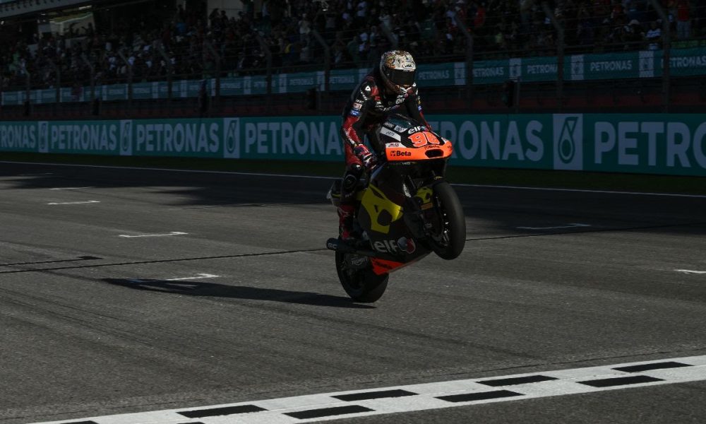 Moto2: Jake Dixon triomphe à Sepang avec une victoire impressionnante Moto2: Jake Dixon triomphe à Sepang avec une victoire impressionnante