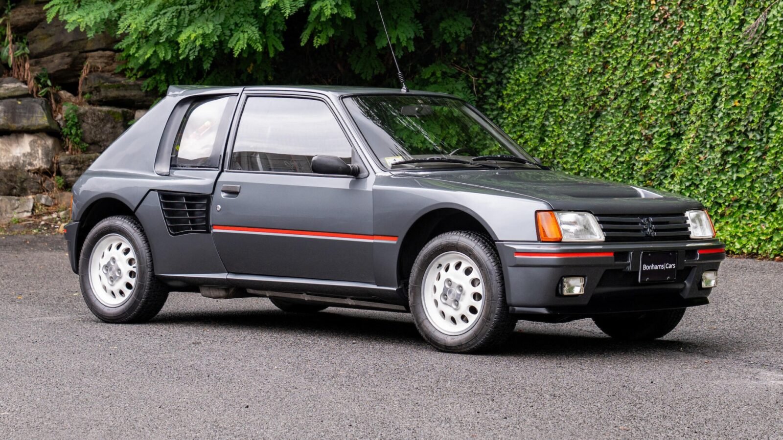 Peugeot 205 Turbo 16 quasi neuve vendue à un prix record incroyable ! Peugeot 205 Turbo 16 quasi neuve vendue à un prix record incroyable !