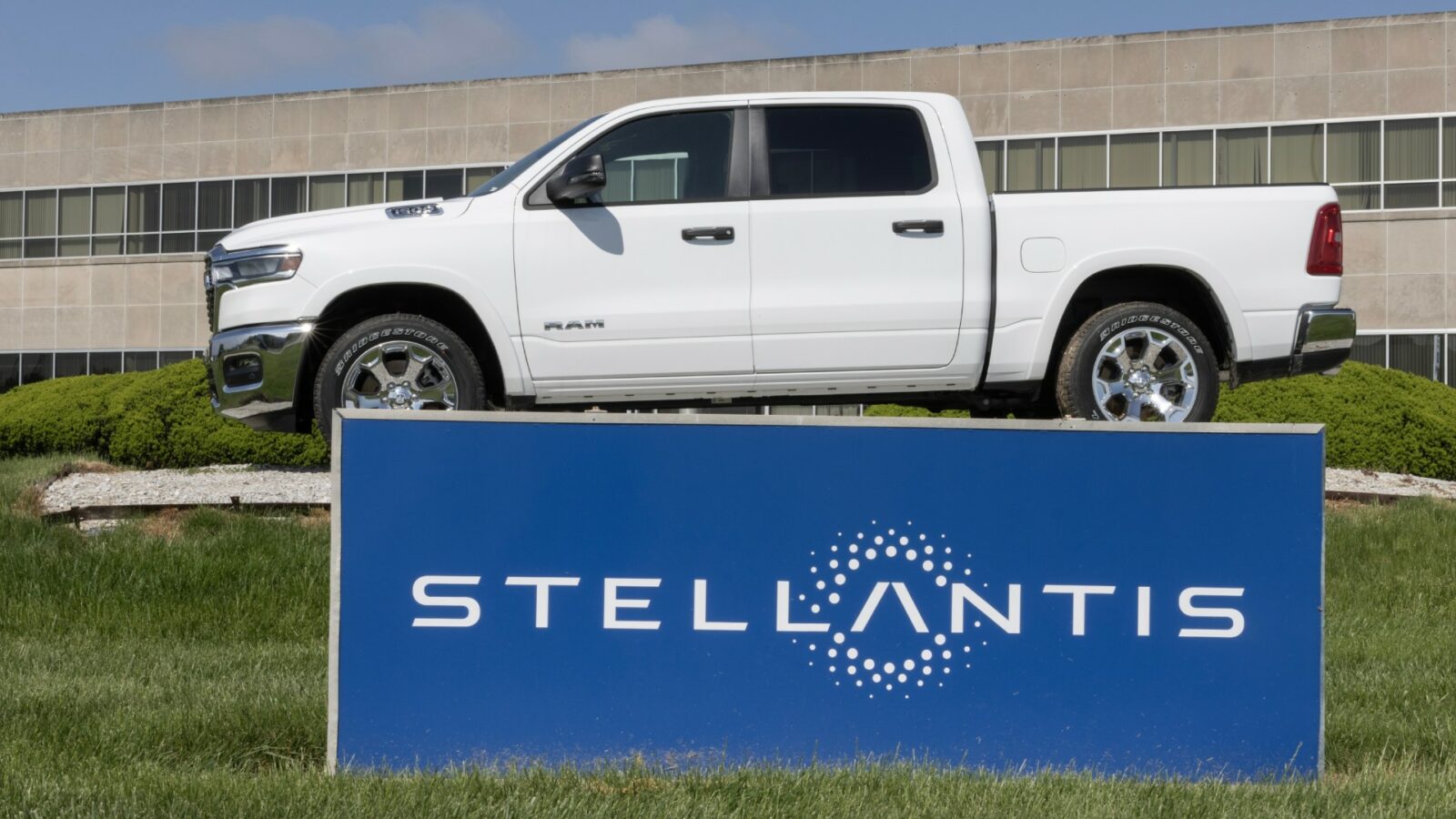 Stellantis: méga-investissement aux USA face aux menaces de droits de douane de Trump Stellantis: méga-investissement aux USA face aux menaces de droits de douane de Trump