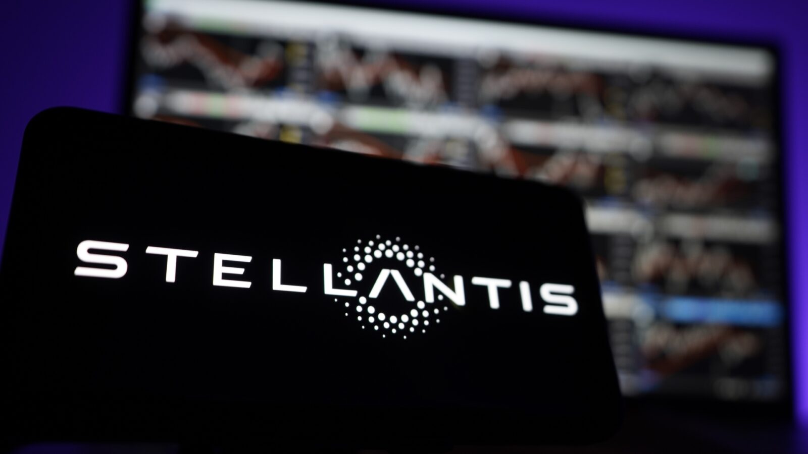 Stellantis : une troisième usine mise à l'arrêt, que se passe-t-il réellement ?
