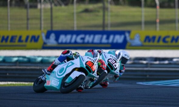 Azman et Anuar terminent 23e et 24e la course Moto2 à Sepang