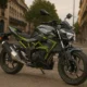 Kawasaki Z125 dans les rue de Paris