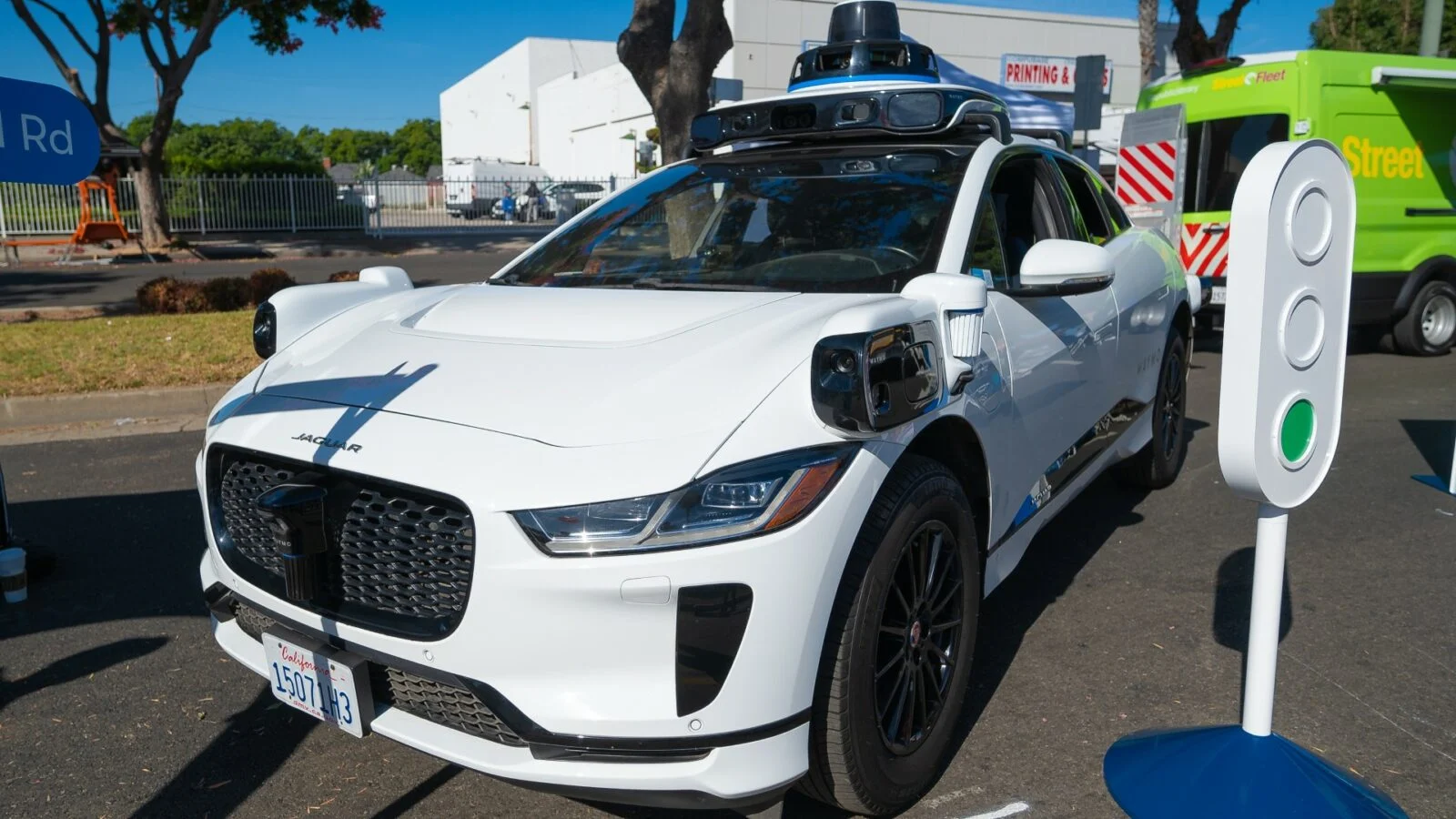 Tesla n'est pas seul : 7 entreprises de robotaxis déjà prêtes à conquérir le monde