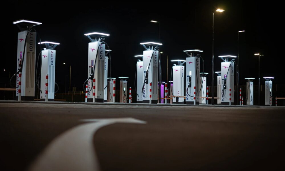 La charge ultra-rapide: ennemie de votre batterie? Une étude sème le doute