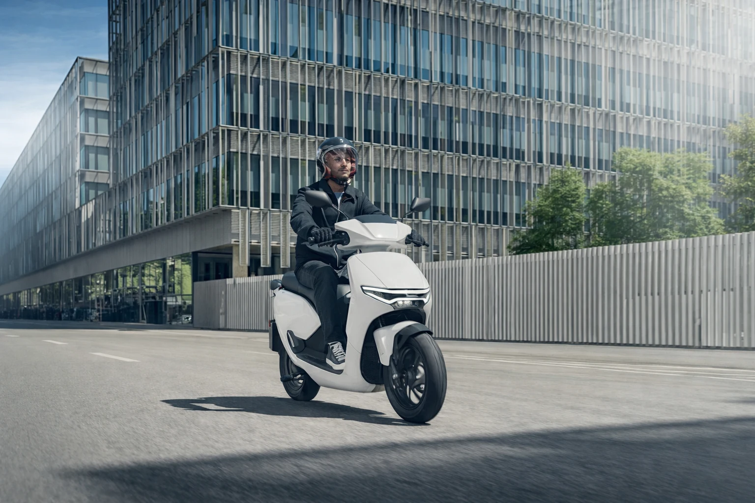 Scooter 125 électrique : quel budget mensuel prévoir ? Honda CUV e : scooter 125 électrique en ville
