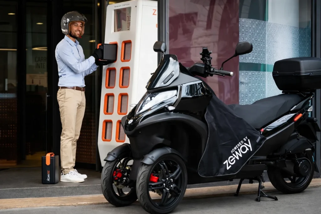 Scooter 3 roues électrique Zeway avec échange de batterie en station