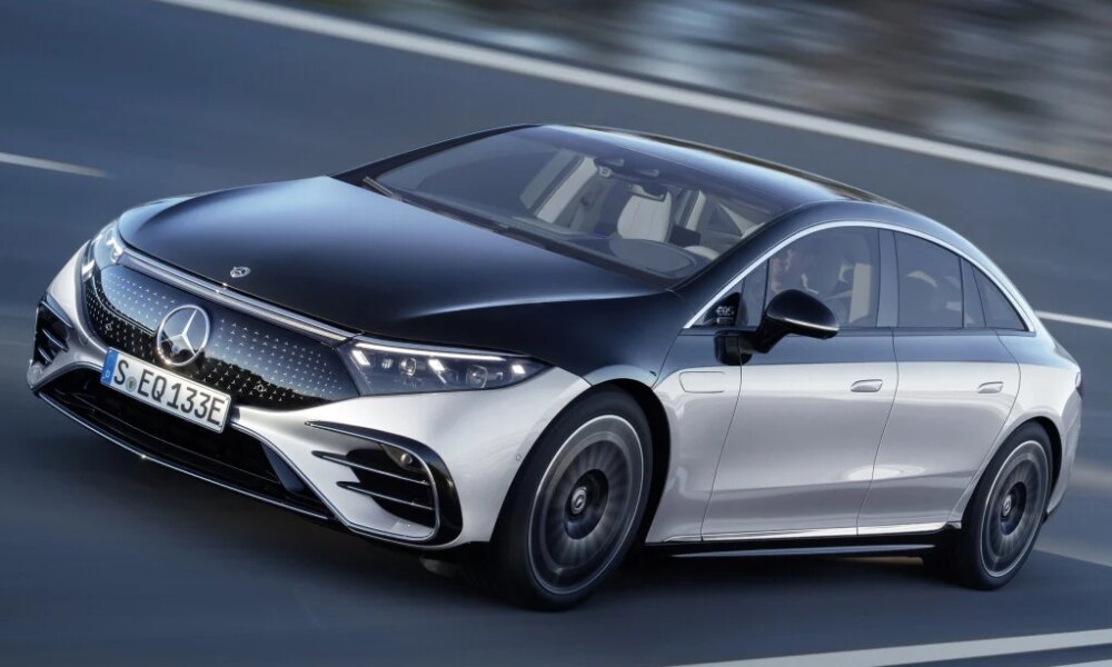Pourquoi Mercedes abandonne l'EQS et adopte la stratégie BMW?