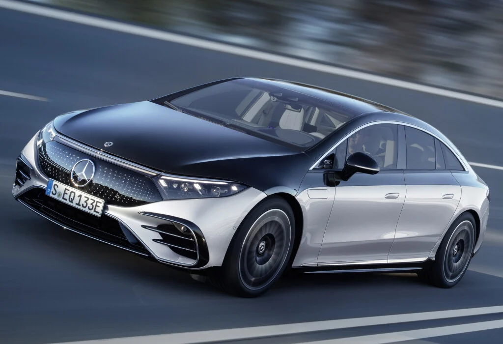 Pourquoi Mercedes abandonne l'EQS et adopte la stratégie BMW?