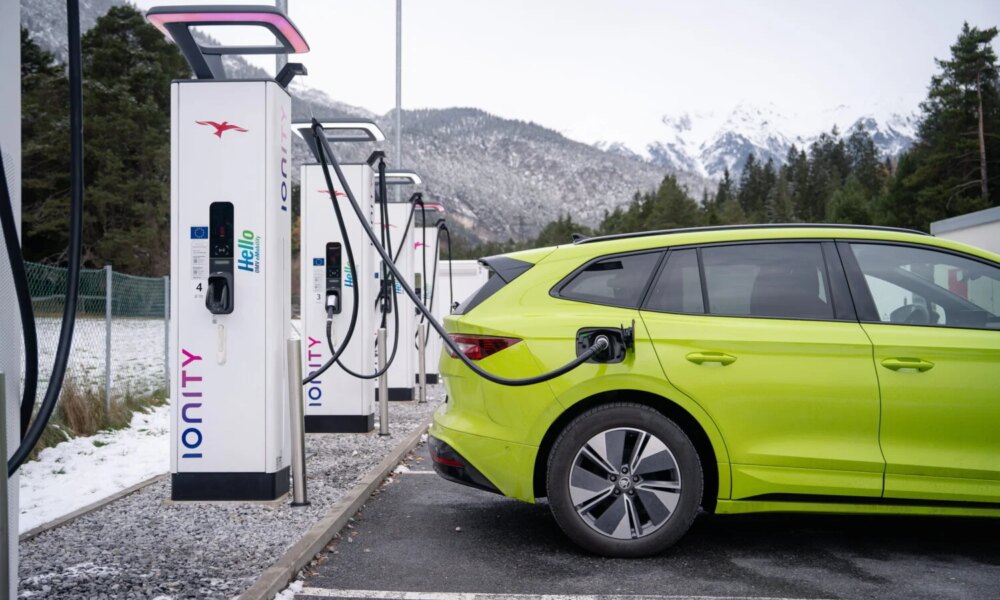 Réécris le titre suivant en ne dépassant pas les 80 caractères mais qui ne peut pas faire moins de 50 caractères. Utilises les mots clés les plus important en premier. titre à réécrire  : Liquide traceur et GPS :
comment Ionity veut sauver ses câbles de recharge ?
ne repond que le titre