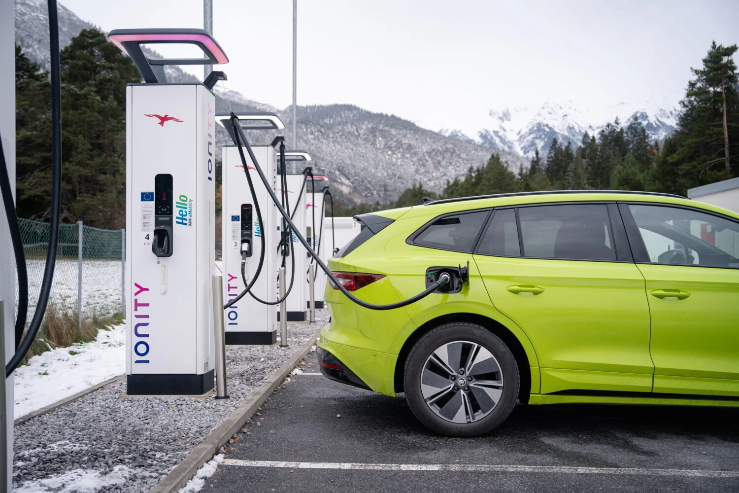Voiture électrique : les conducteurs plus sereins sur longs trajets Réécris le titre suivant en ne dépassant pas les 80 caractères mais qui ne peut pas faire moins de 50 caractères. Utilises les mots clés les plus important en premier. titre à réécrire : Liquide traceur et GPS :
comment Ionity veut sauver ses câbles de recharge ?
ne repond que le titre