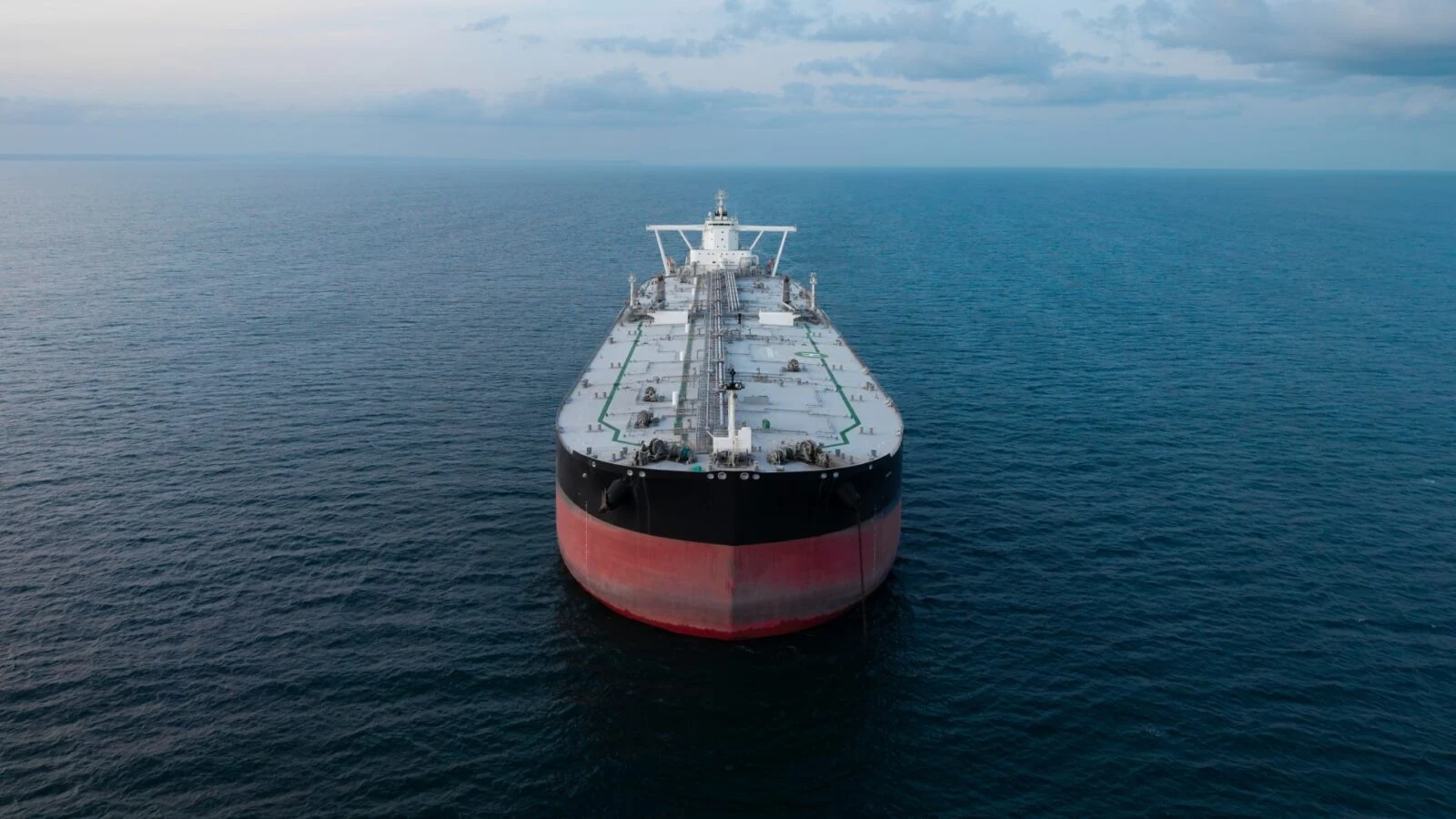 Réécris le titre suivant en ne dépassant pas les 80 caractères mais qui ne peut pas faire moins de 50 caractères. Utilises les mots clés les plus important en premier. titre à réécrire  :
Réserves stratégiques de pétrole : les membres de l’AIE (dont la France) débloquent le plus gros stock de l’Histoire
ne repond que le titre