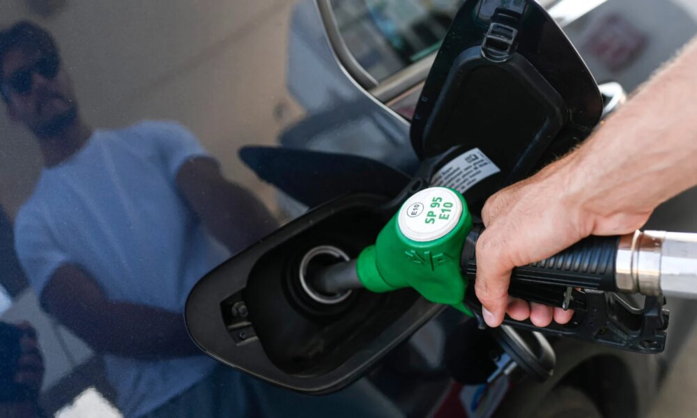 Réécris le titre suivant en ne dépassant pas les 80 caractères mais qui ne peut pas faire moins de 50 caractères. Utilises les mots clés les plus important en premier. titre à réécrire  :
Carburant : voici le prix plafond des stations-service de Total jusqu’à fin mars (essence et diesel)
ne repond que le titre