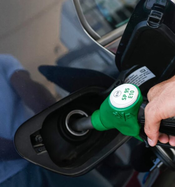 Réécris le titre suivant en ne dépassant pas les 80 caractères mais qui ne peut pas faire moins de 50 caractères. Utilises les mots clés les plus important en premier. titre à réécrire  :
Carburant : voici le prix plafond des stations-service de Total jusqu’à fin mars (essence et diesel)
ne repond que le titre