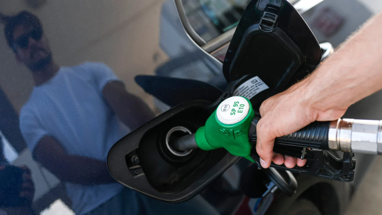 Réécris le titre suivant en ne dépassant pas les 80 caractères mais qui ne peut pas faire moins de 50 caractères. Utilises les mots clés les plus important en premier. titre à réécrire  :
Carburant : voici le prix plafond des stations-service de Total jusqu’à fin mars (essence et diesel)
ne repond que le titre