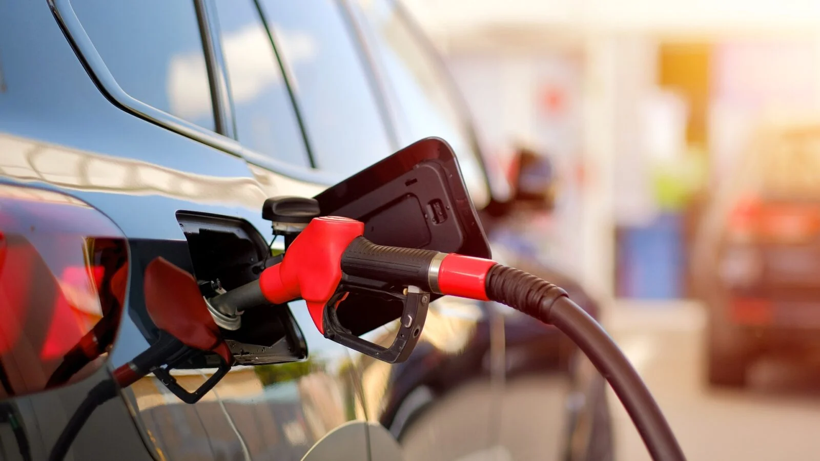 Hausse du prix des carburants en France : les premières mesures gouvernementales