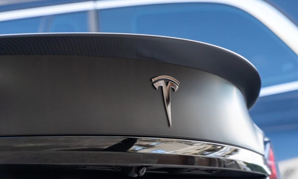 Tesla en perte de vitesse : croissance timide de 3,3 % prévue pour 2026