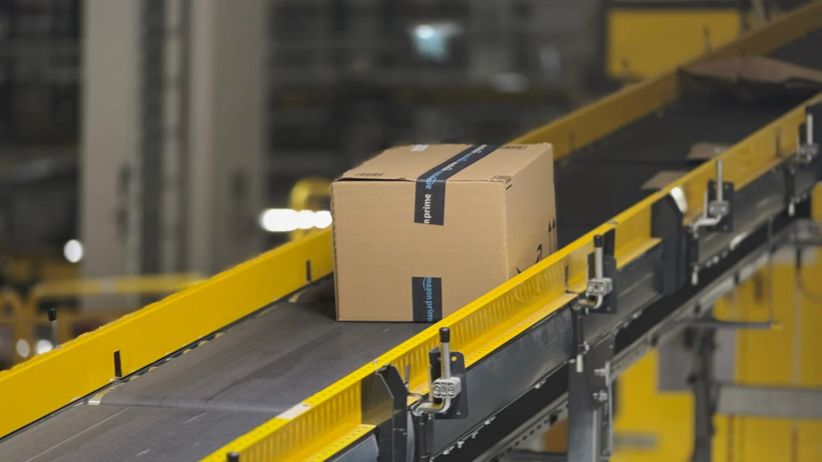 Amazon impose une taxe carburant aux vendeurs tiers pour leurs livraisons