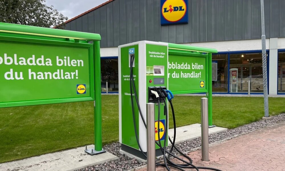 Lidl prolonge l'offre de recharge à prix coûtant pour voitures électriques