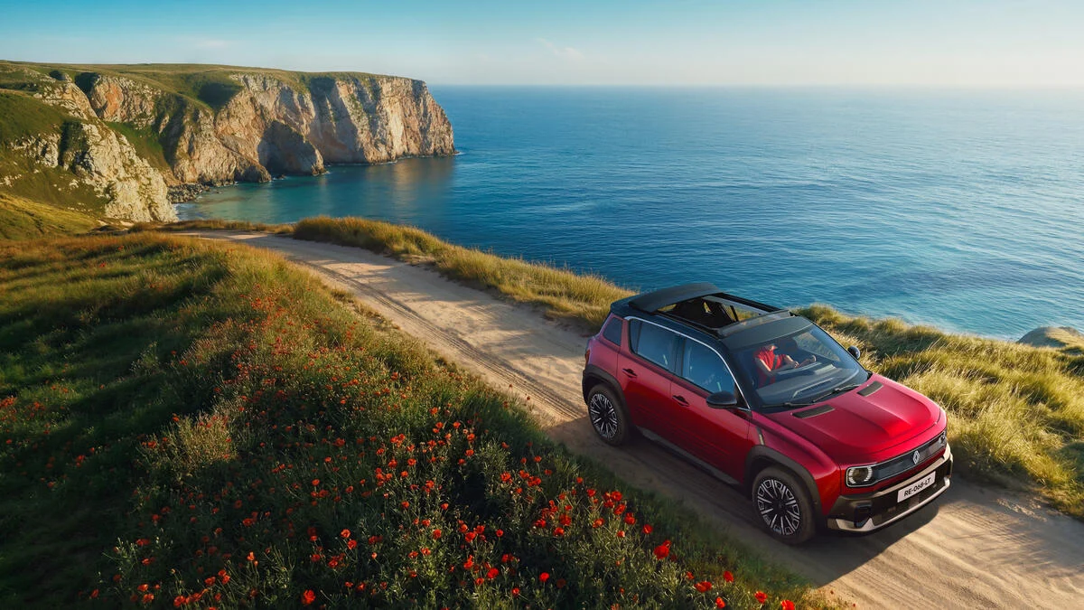 R4 E-Tech Plein Sud : la déclinaison qui évoque l'aventure ensoleillée