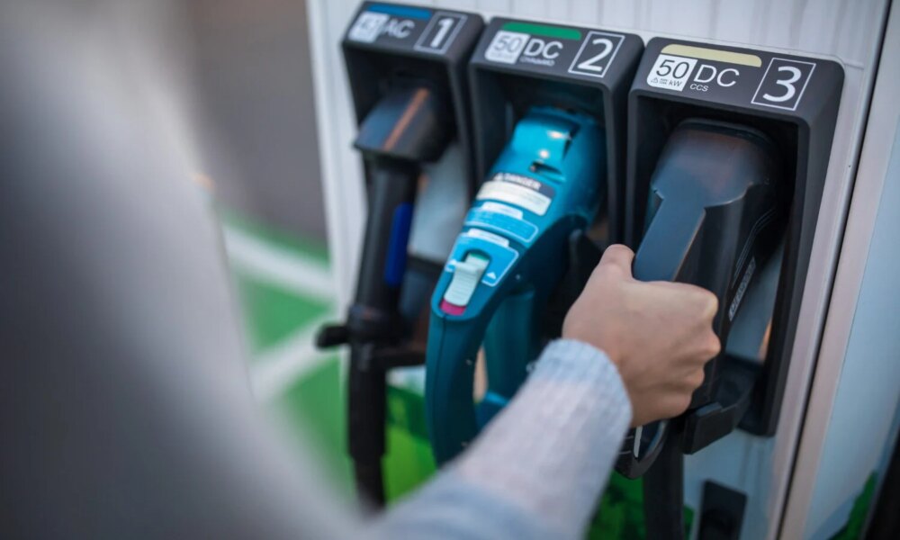 Rechargez votre voiture électrique aux postes dans ce pays surprenant