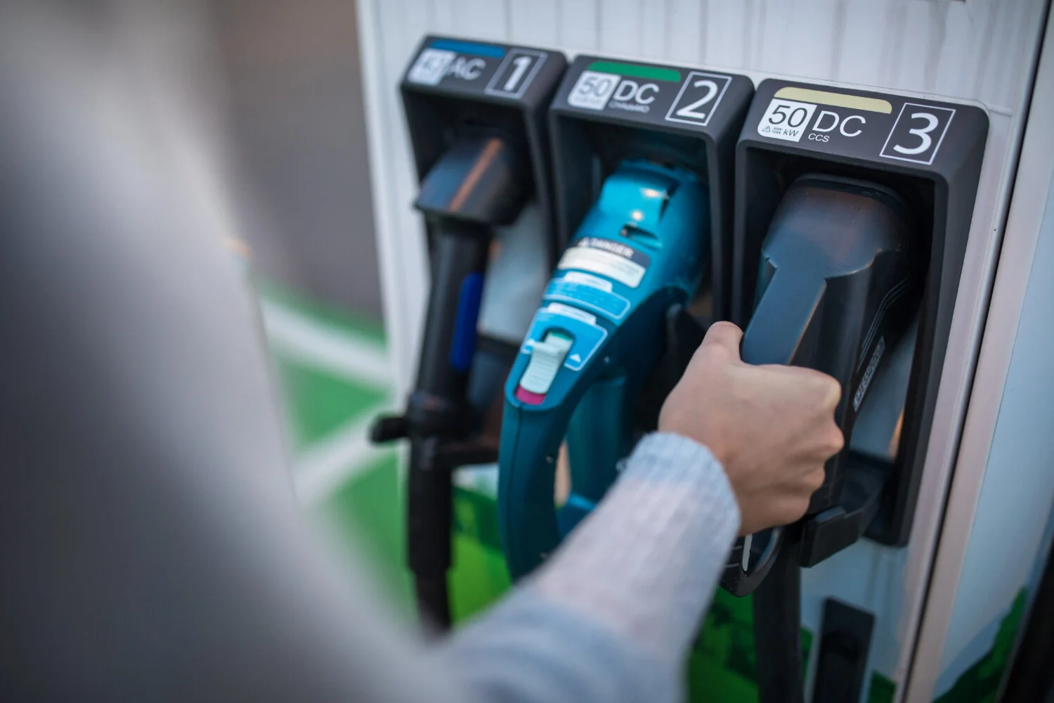 Rechargez votre voiture électrique aux postes dans ce pays surprenant