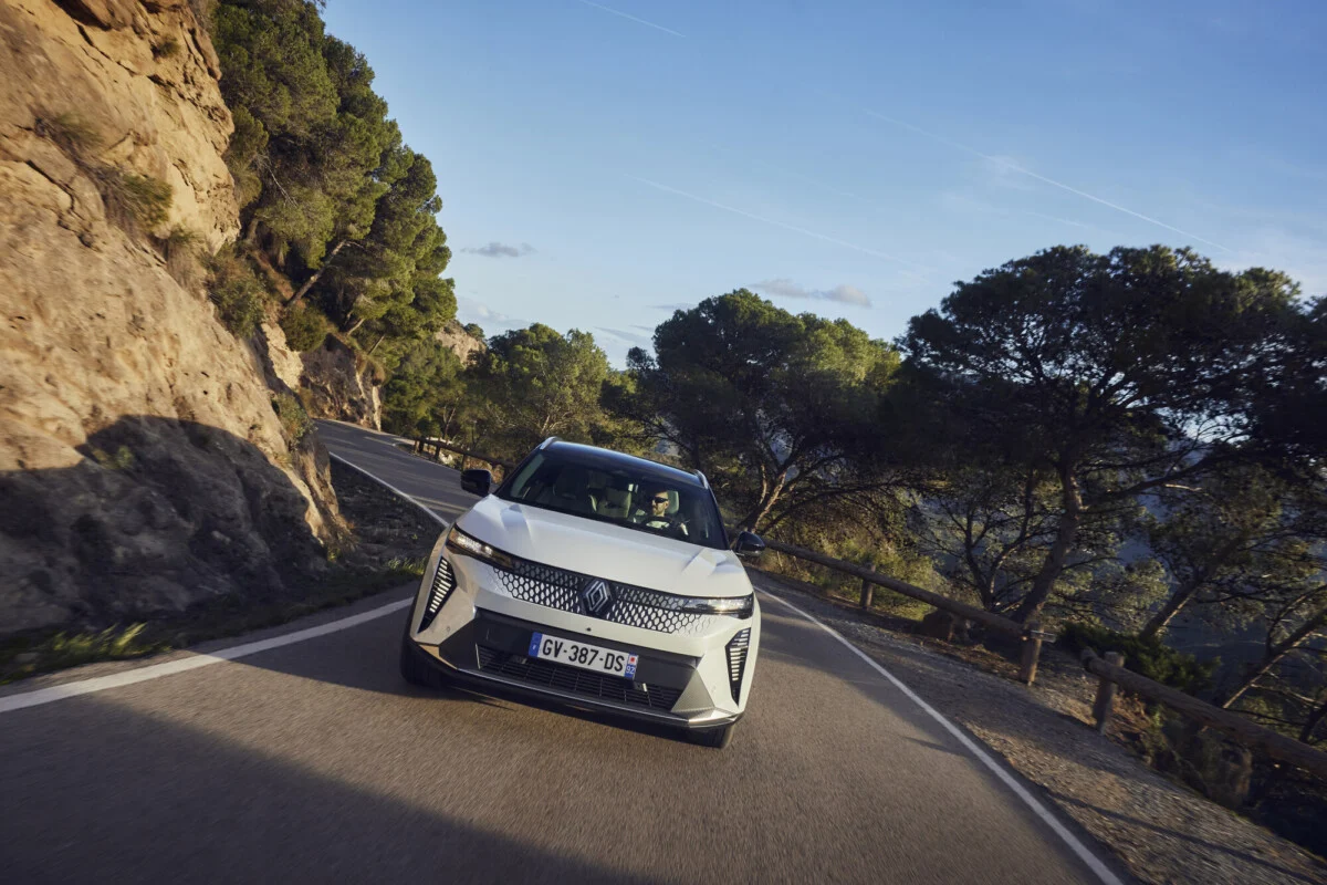 Renault Scénic E-Tech : un restylage attendu aux changements importants Renault Scénic E-Tech : un restylage attendu aux changements importants