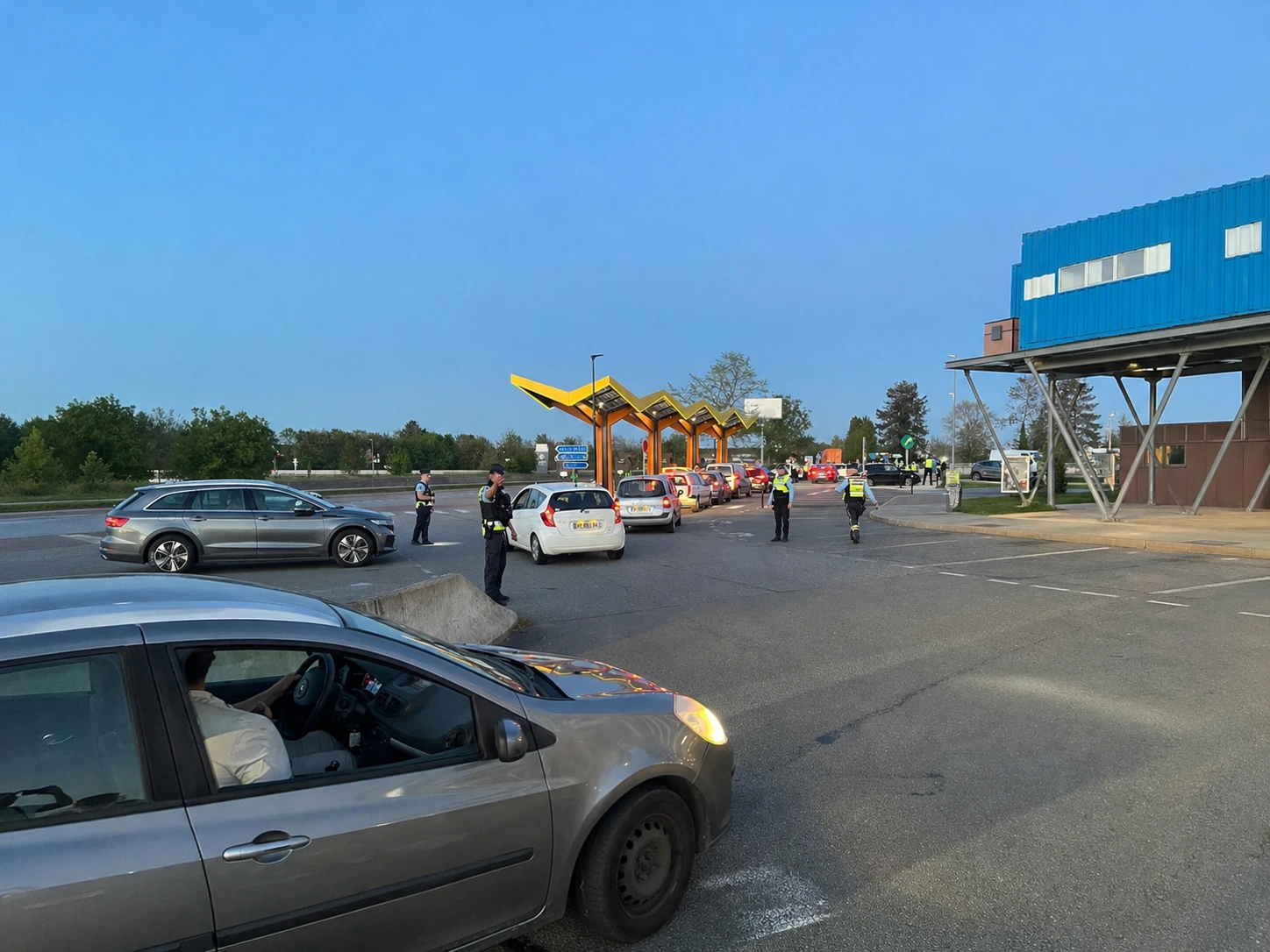 contrôle d'envergure de la police sur l'autoroute A13