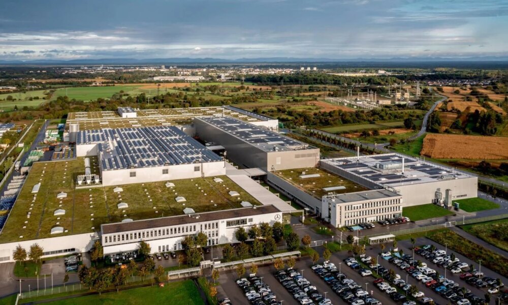 Réécris le titre suivant en ne dépassant pas les 80 caractères mais qui ne peut pas faire moins de 50 caractères. Utilises les mots clés les plus important en premier. titre à réécrire  : Voiture électrique : le
recyclage des batteries pourrait coûter très cher aux
constructeurs
ne repond que le titre