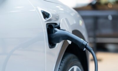 Réécris le titre suivant en ne dépassant pas les 80 caractères mais qui ne peut pas faire moins de 50 caractères. Utilises les mots clés les plus important en premier. titre à réécrire  : Voitures électriques : les
mises à jour OTA seraient-elles responsables des chutes de
performances des batteries ?
ne repond que le titre