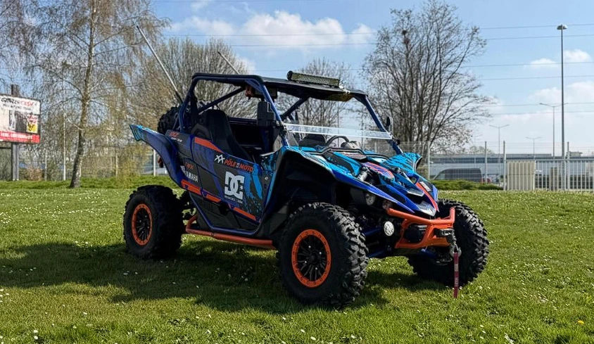 le Yamaha YXZ1000R est un buggy homologué route avec permis B