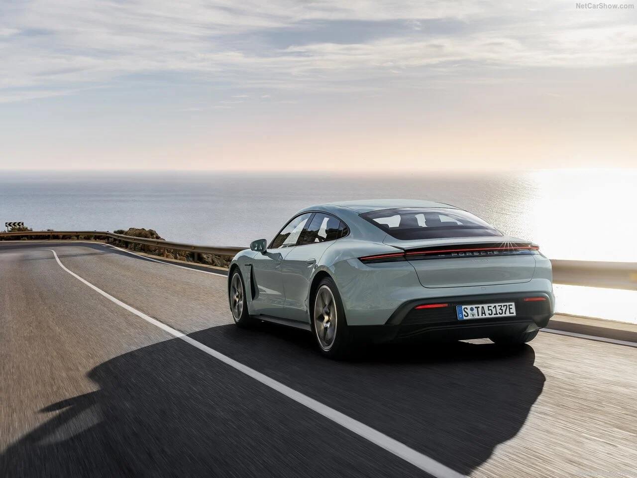 Taycan de Porsche : la production stoppée faute de demande Taycan de Porsche : la production stoppée faute de demande