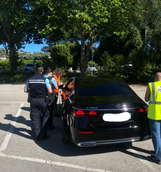 Contrôle bon de réservation d'un chauffeur VTC dans le Var