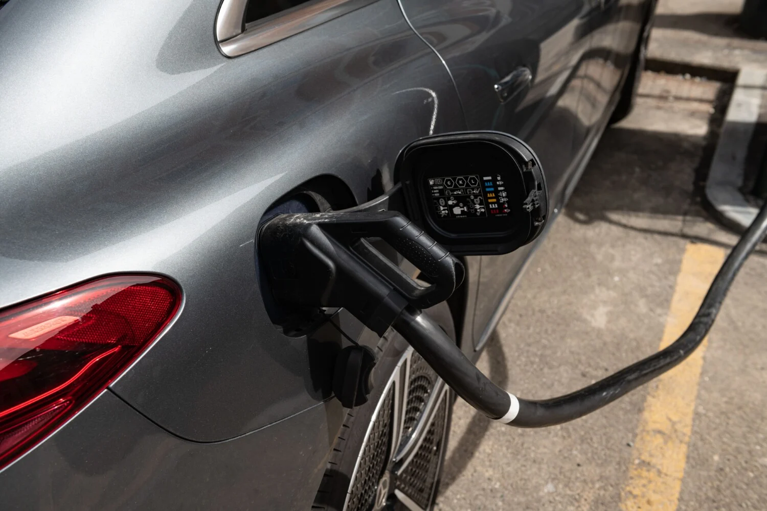Voitures électriques : ce pays mise tout malgré les coupures de courant